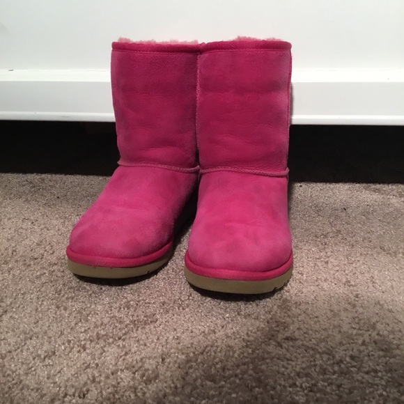 Pink ugg boots fits kids size 3 OR woman’s size 5 - Picture 1 of 2